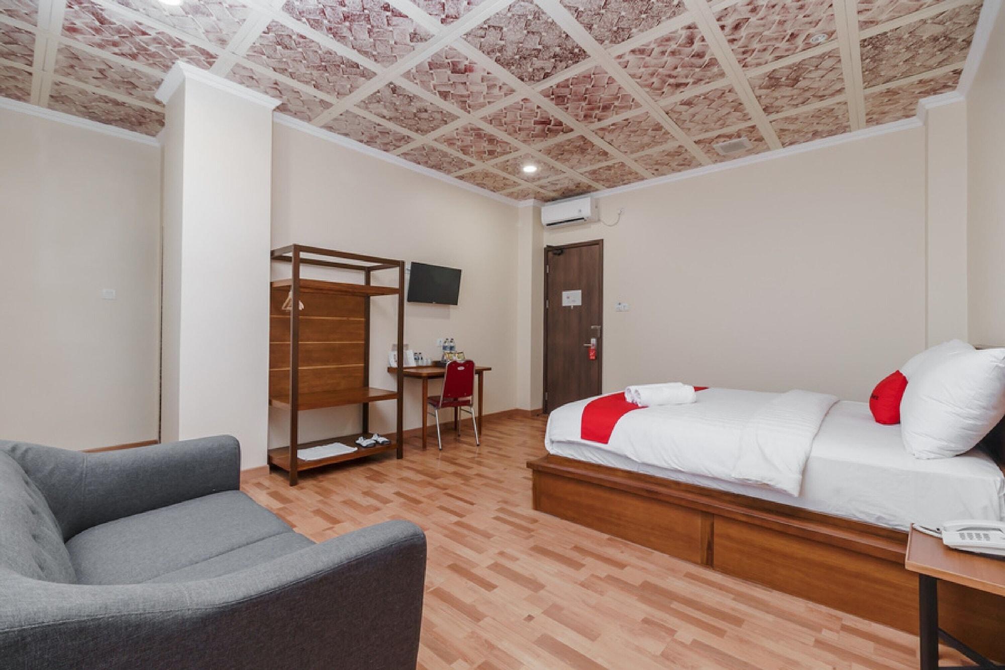 טנגרנג Reddoorz Plus Near Soekarno Hatta Airport 2 מראה חיצוני תמונה