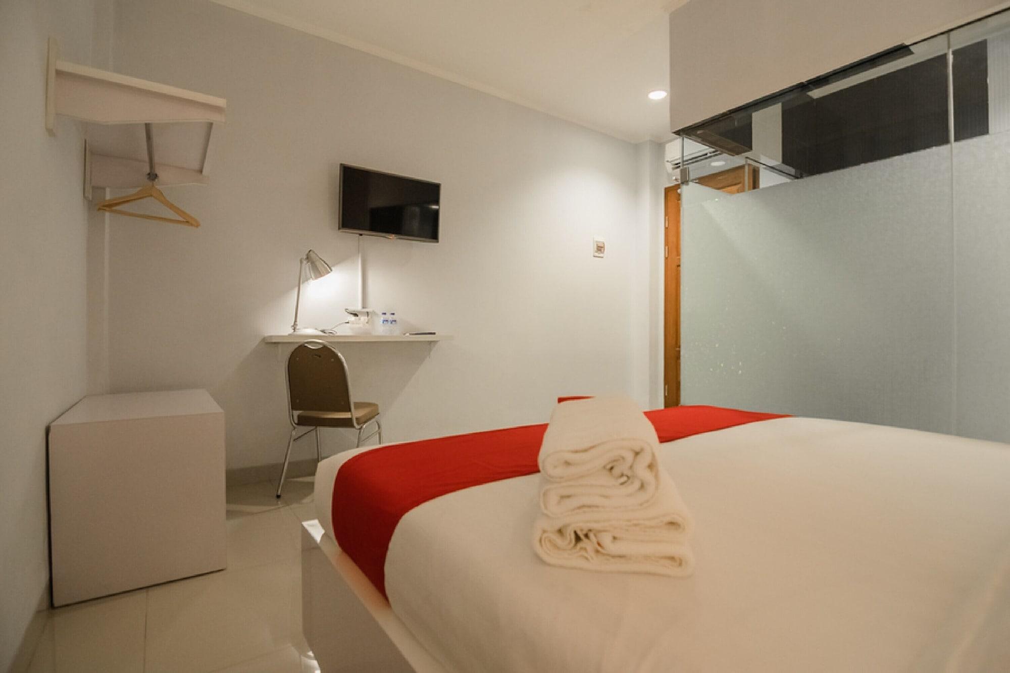 טנגרנג Reddoorz Plus Near Soekarno Hatta Airport 2 מראה חיצוני תמונה