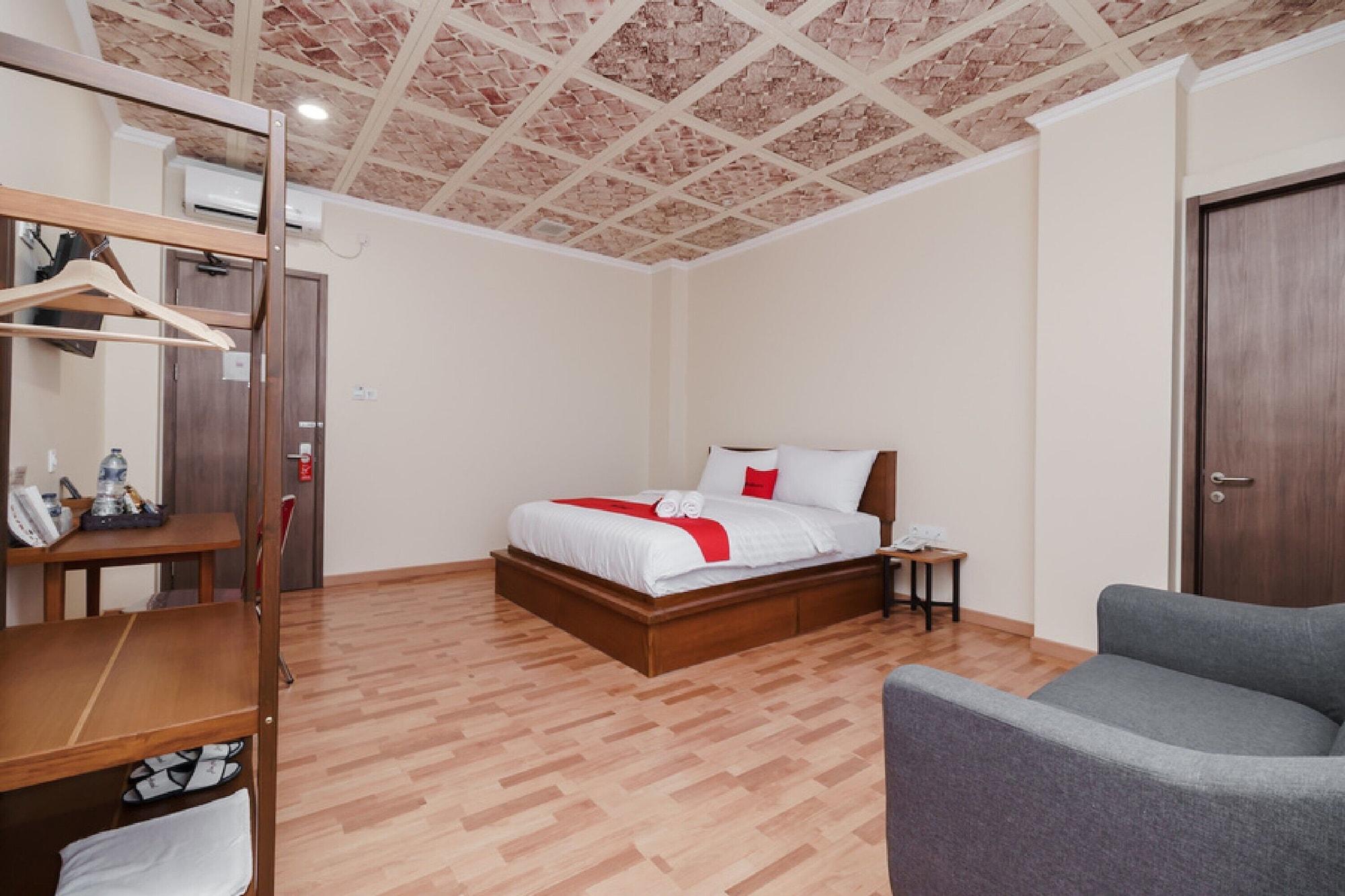טנגרנג Reddoorz Plus Near Soekarno Hatta Airport 2 מראה חיצוני תמונה