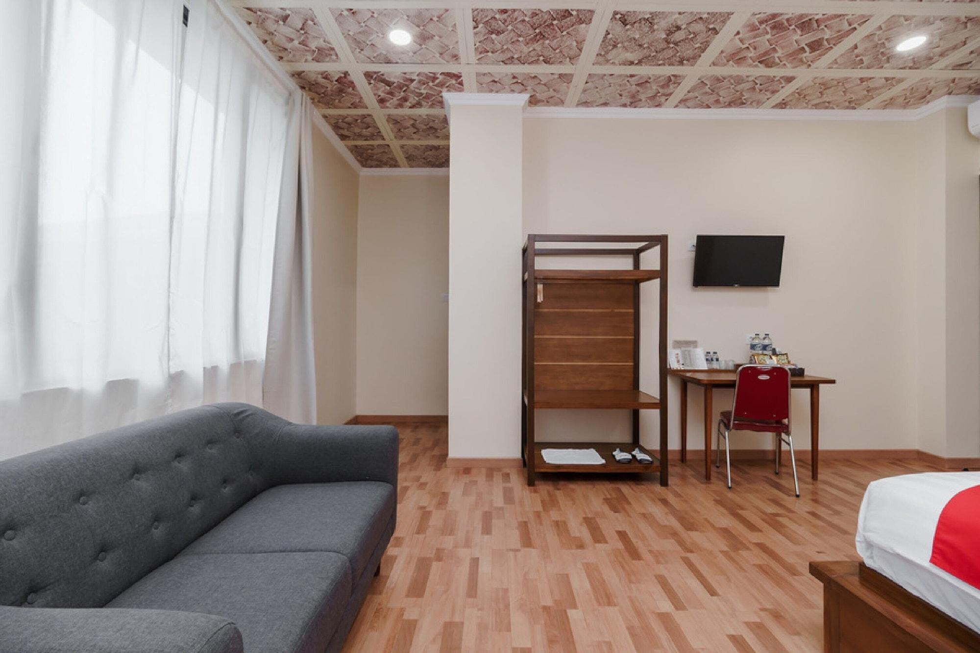 טנגרנג Reddoorz Plus Near Soekarno Hatta Airport 2 מראה חיצוני תמונה