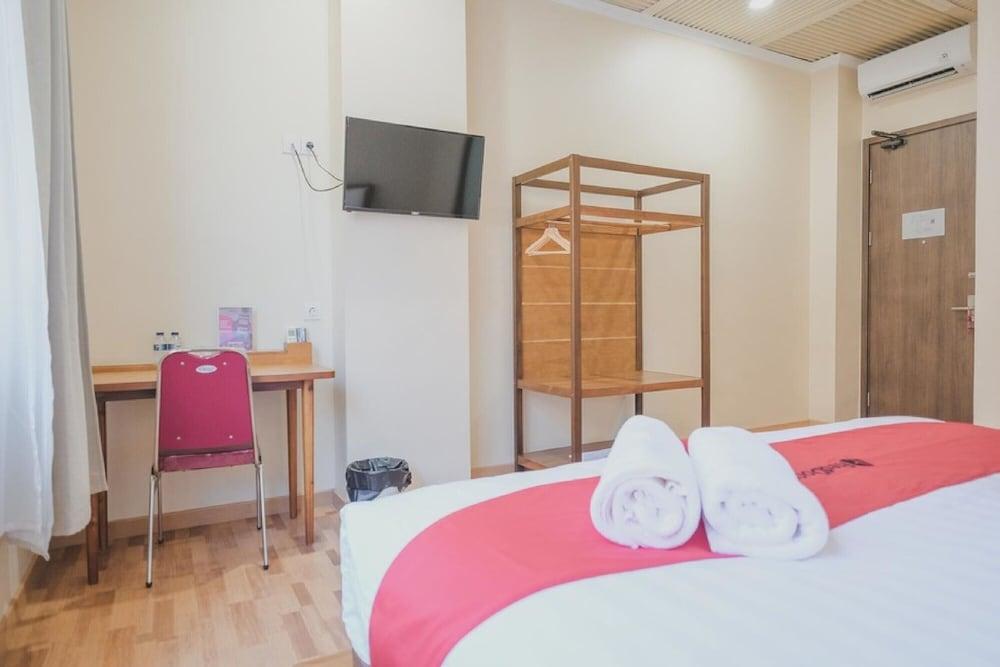 טנגרנג Reddoorz Plus Near Soekarno Hatta Airport 2 מראה חיצוני תמונה