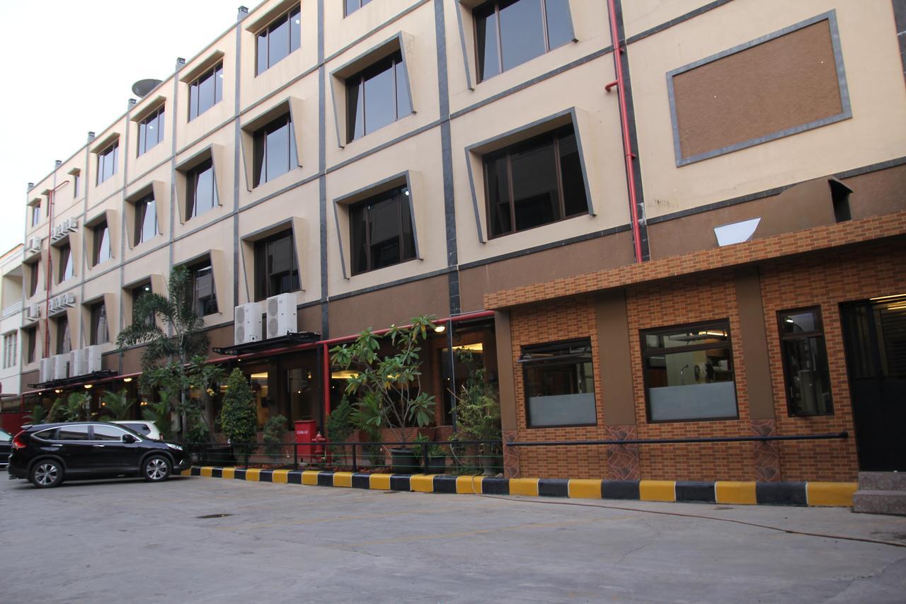 טנגרנג Reddoorz Plus Near Soekarno Hatta Airport 2 מראה חיצוני תמונה