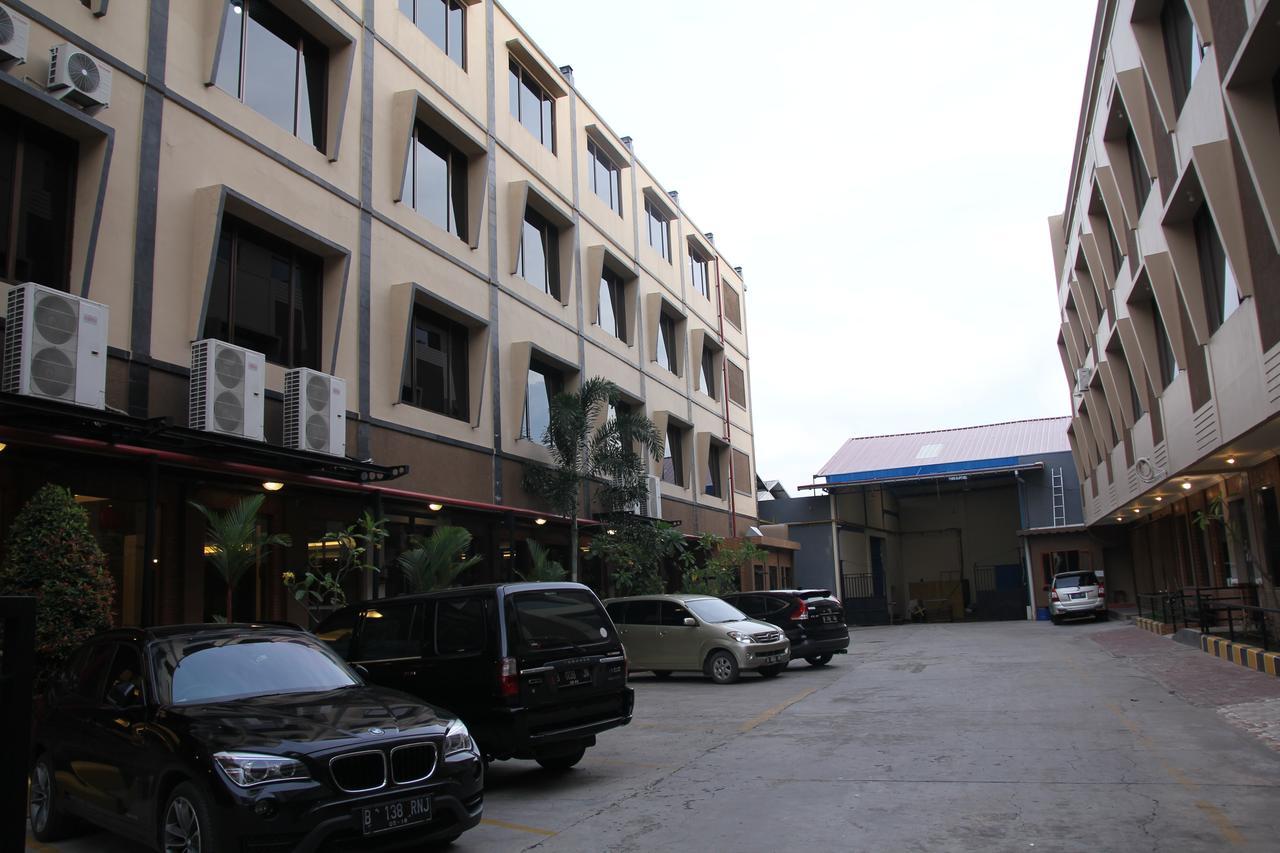 טנגרנג Reddoorz Plus Near Soekarno Hatta Airport 2 מראה חיצוני תמונה