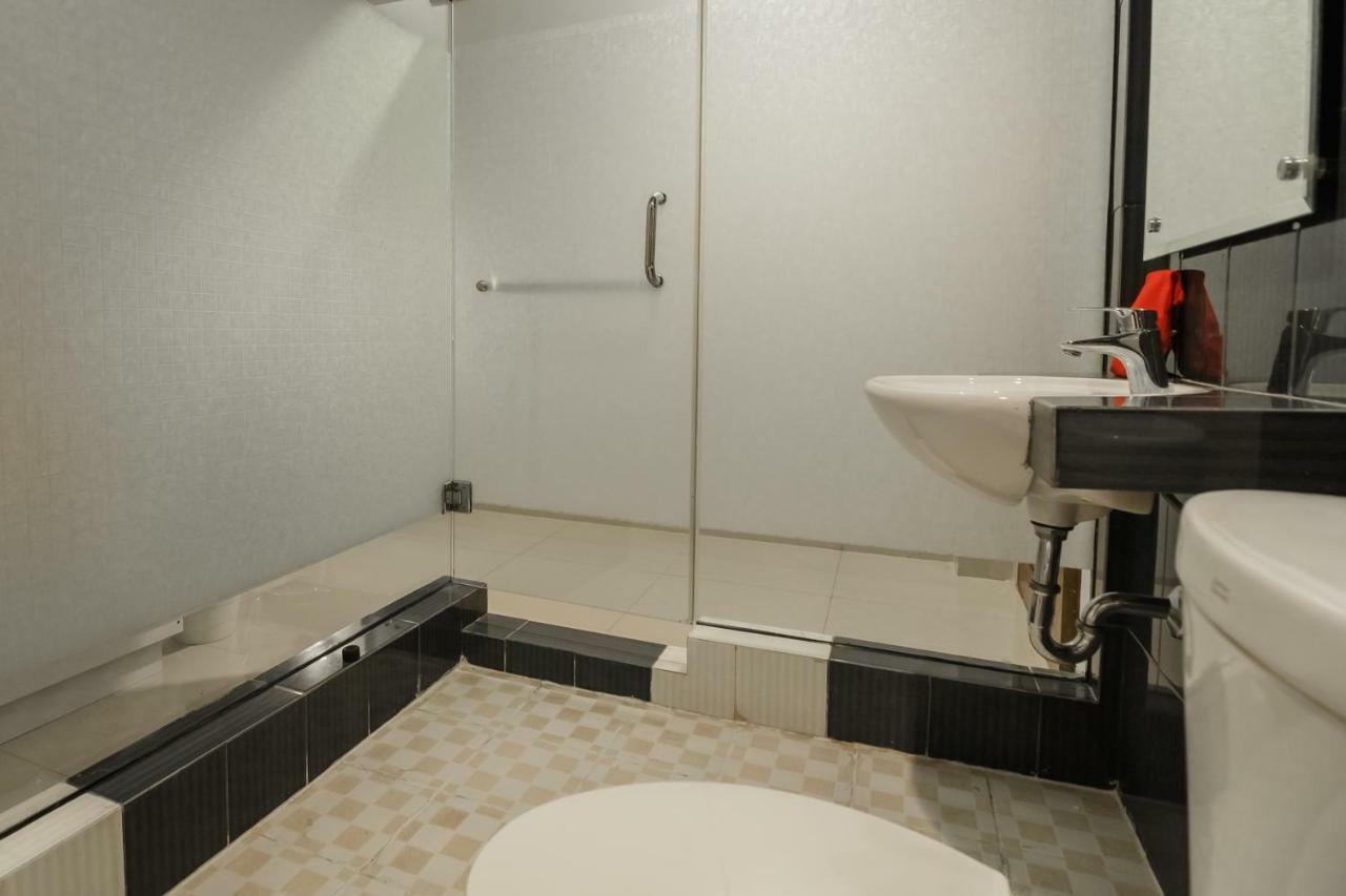 טנגרנג Reddoorz Plus Near Soekarno Hatta Airport 2 מראה חיצוני תמונה
