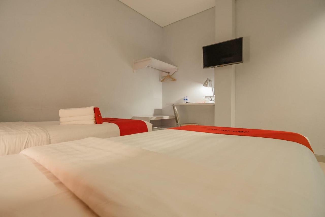 טנגרנג Reddoorz Plus Near Soekarno Hatta Airport 2 מראה חיצוני תמונה