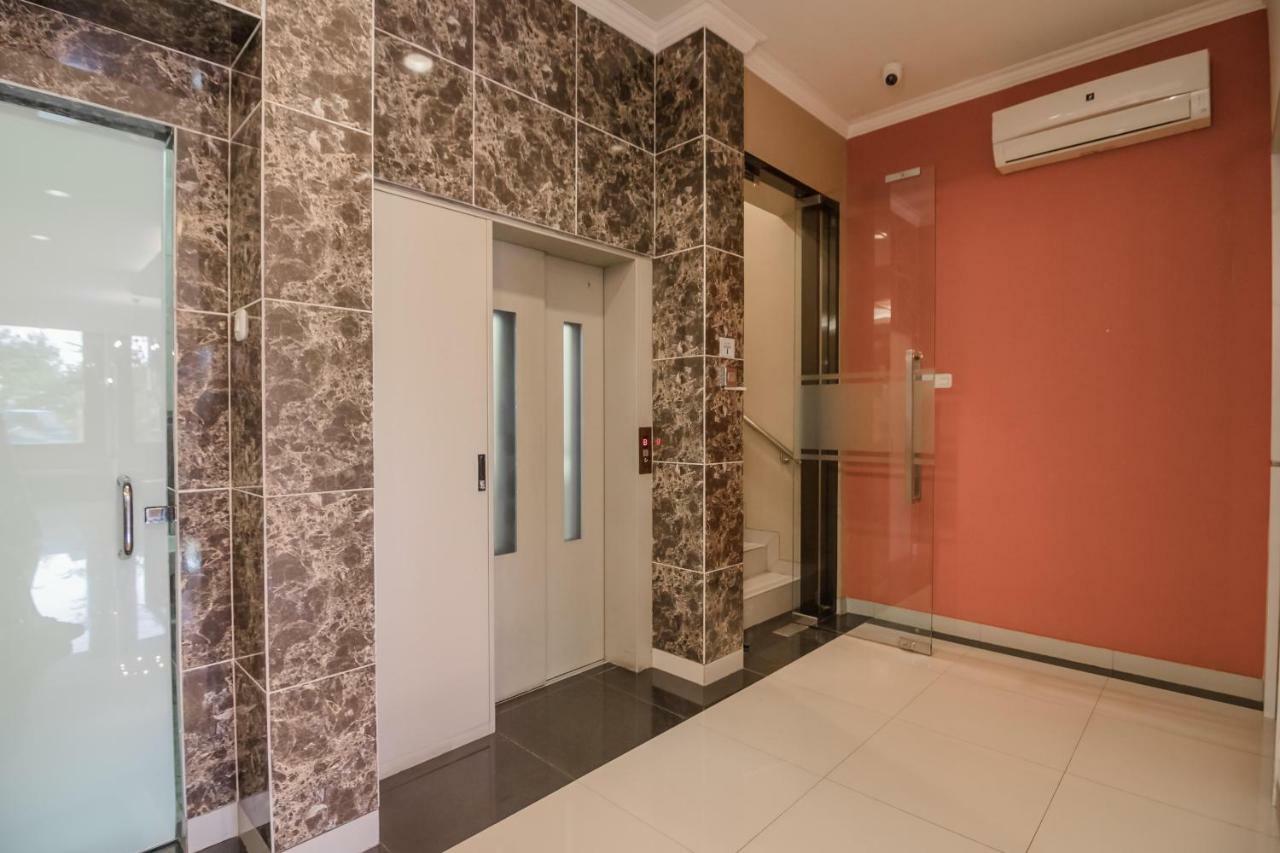 טנגרנג Reddoorz Plus Near Soekarno Hatta Airport 2 מראה חיצוני תמונה