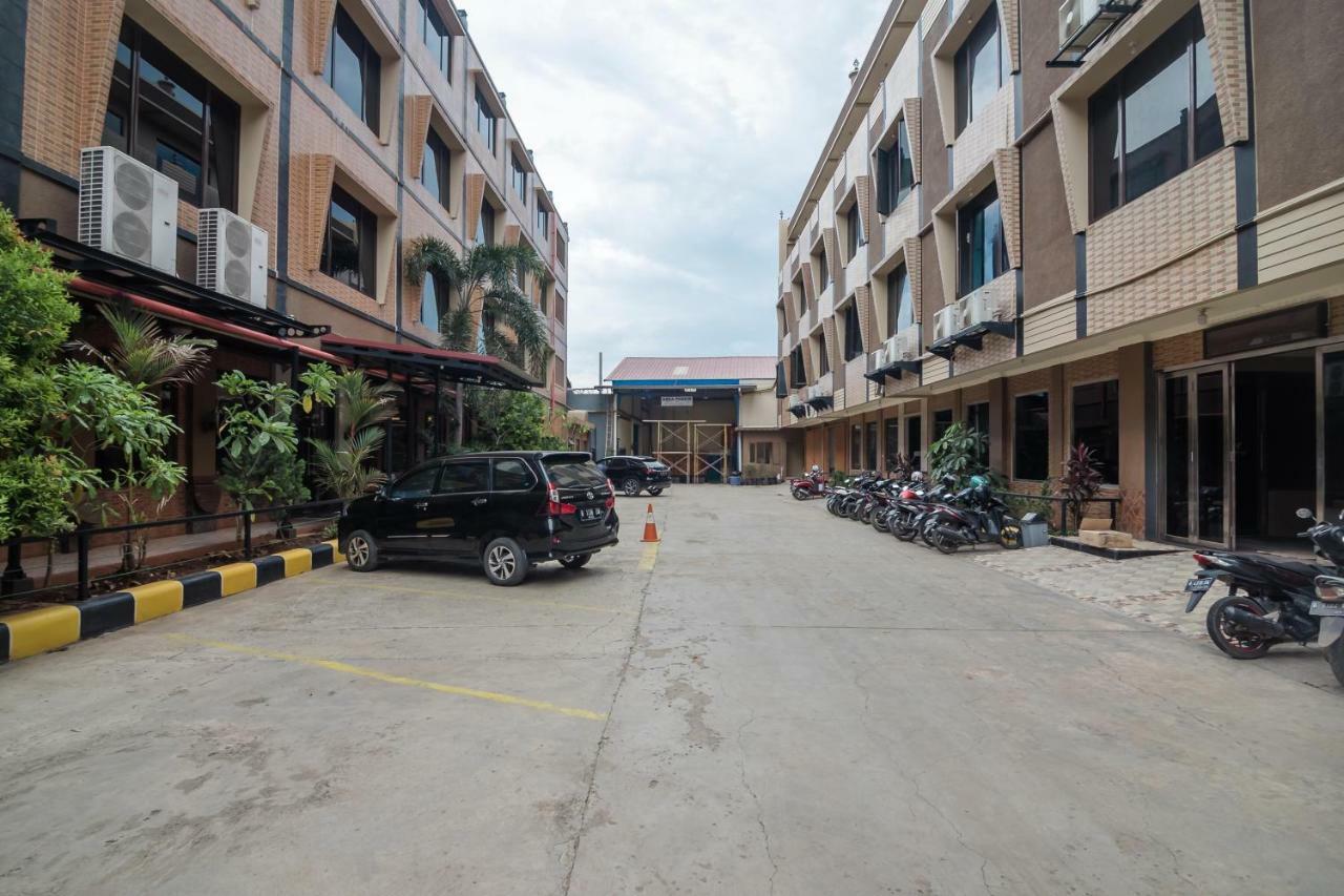 טנגרנג Reddoorz Plus Near Soekarno Hatta Airport 2 מראה חיצוני תמונה