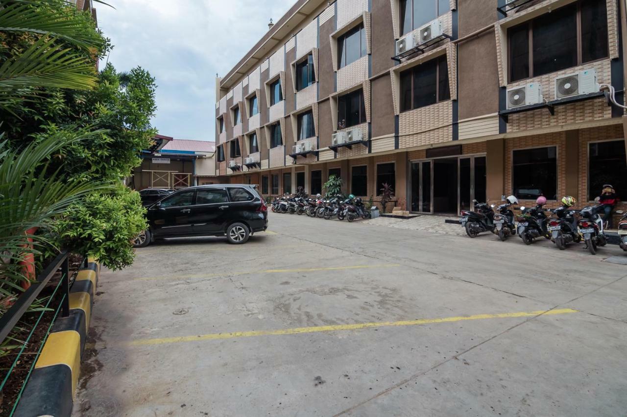 טנגרנג Reddoorz Plus Near Soekarno Hatta Airport 2 מראה חיצוני תמונה